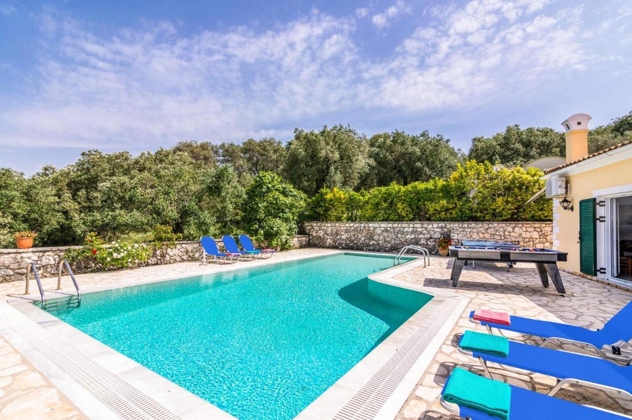 Villa Vingla By Villa Plus Kassiopi Bagian luar foto