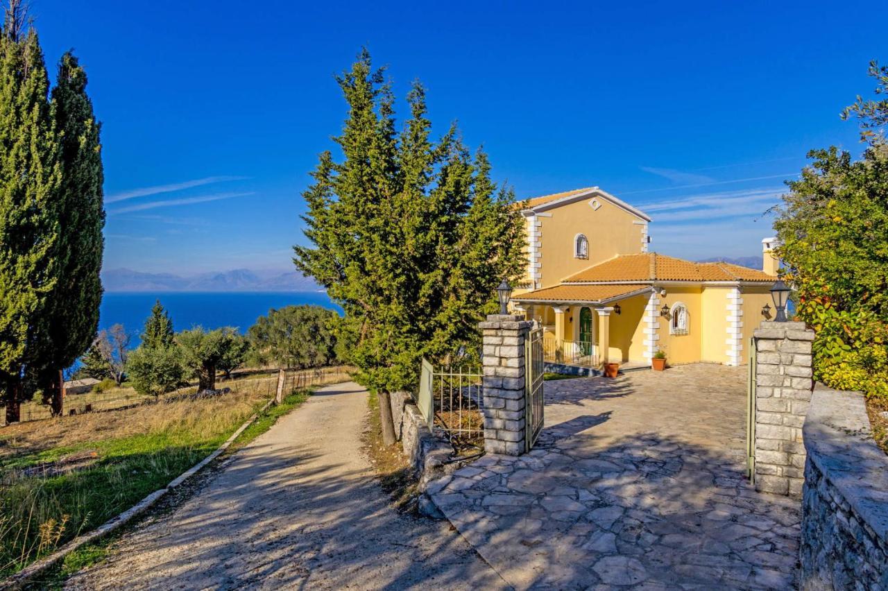 Villa Vingla By Villa Plus Kassiopi Bagian luar foto